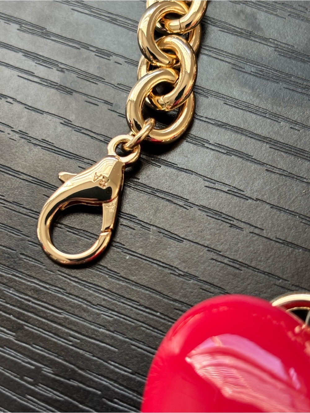 NWOT Roxanne Assoulin Gold Chain Bracelet with Red Heart Charms - Picture 4 of 6
